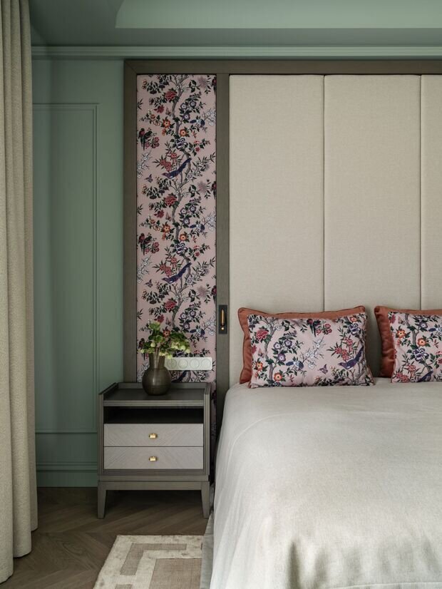 Фотография: Спальня в стиле Классический, Современный, Квартира, Проект дня, Санкт-Петербург, 3 комнаты, 60-90 метров, современный с элементами классики и роскоши, фото интерьера, дизайн интерьера фото, Елизавета Шмиткова, Маурицио Д’Орса – фото на INMYROOM