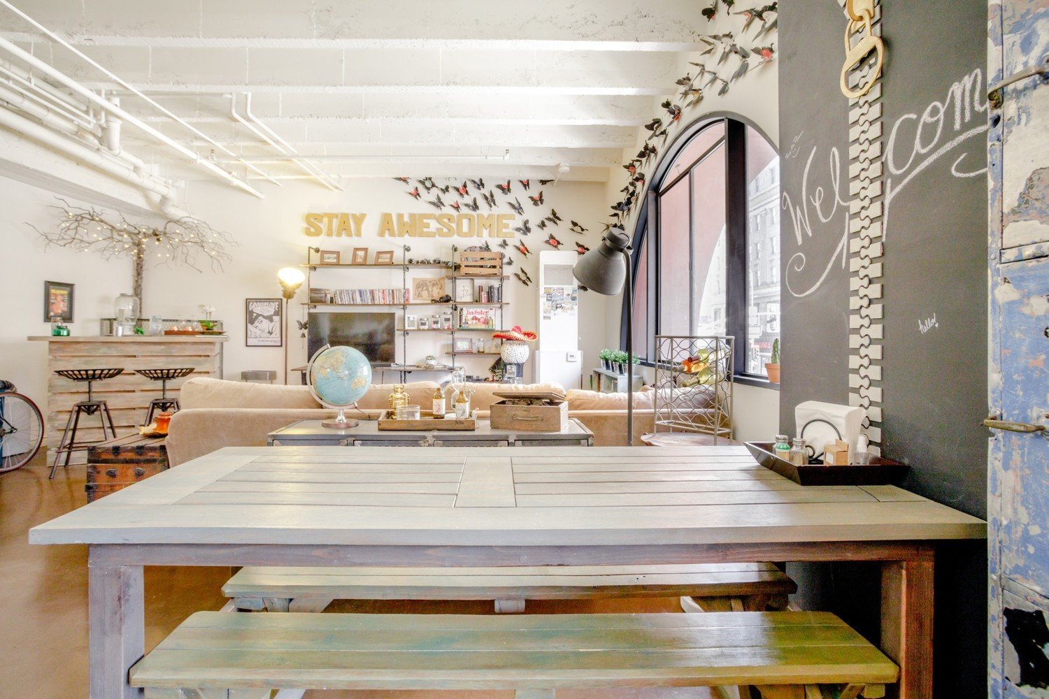 Лофт в центре Лос-Анджелеса с джакузи на крыше (от 7 390 рублей/ночь) Лофт в центре Лос-Анджелеса с джакузи на крыше (от 7 390 рублей/ночь)