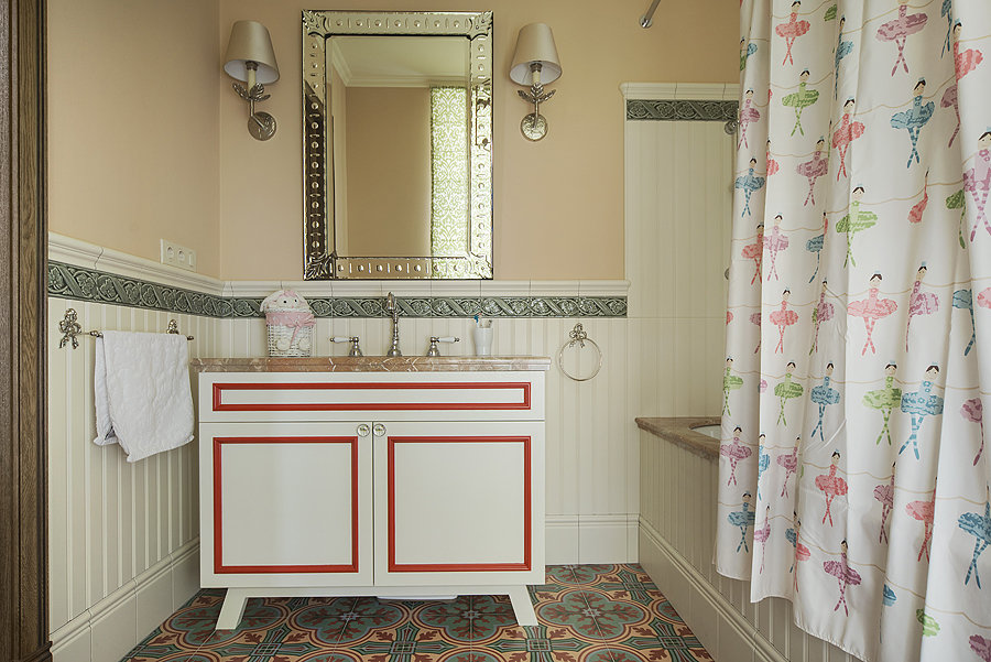 Фотография: Ванная в стиле Прованс и Кантри, Квартира, Дома и квартиры, Проект недели – фото на INMYROOM Фотография: Ванная в стиле Прованс и Кантри, Квартира, Дома и квартиры, Проект недели – фото на INMYROOM