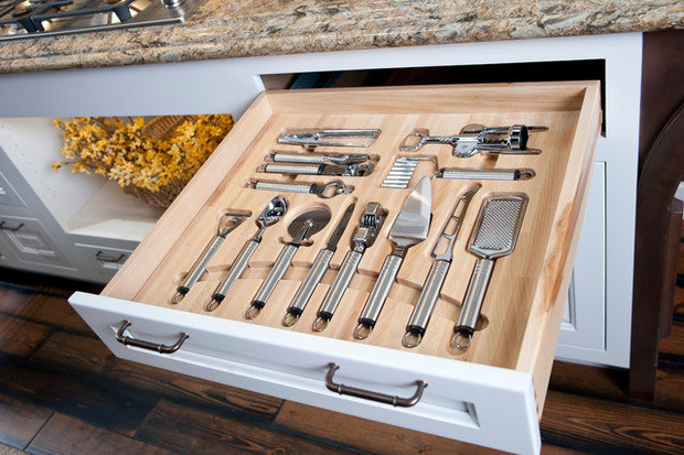 Фотография: Кухня и столовая в стиле Прованс и Кантри, Классический, Современный, Интерьер комнат – фото на INMYROOM