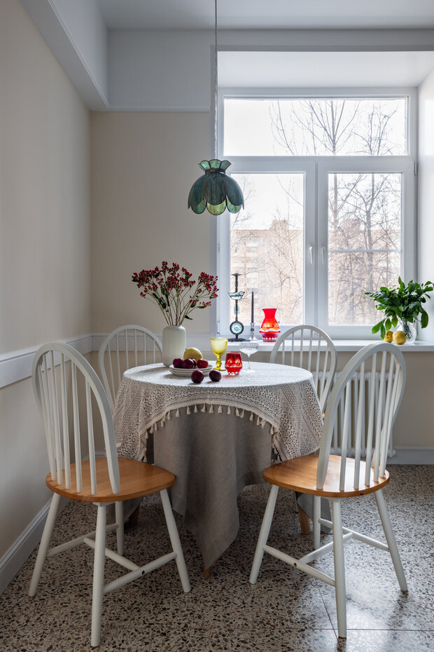 Фотография: Кухня и столовая в стиле Прованс и Кантри, Скандинавский, Современный, Эклектика, Винтажный, Малогабаритная квартира, Квартира, Проект недели, Москва, Сталинка, Кирпичный дом, 1 комната, до 40 метров, Анна Доброковская, Мастерская Доброковских – фото на INMYROOM
