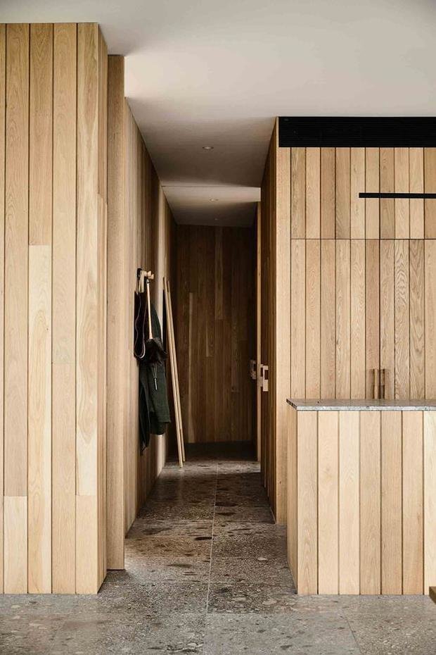 Фотография: Прихожая в стиле Минимализм, Дом, Бежевый, Серый, Эко – фото на INMYROOM