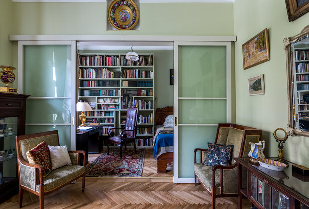 Фотография: Гостиная в стиле Классический, Квартира, Проект дня, Москва, Дарья Харитонова, Кирпичный дом, 3 комнаты, 60-90 метров, классический / традиционный – фото на INMYROOM