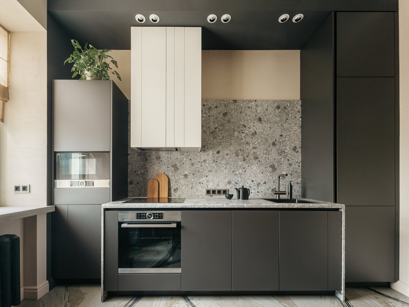 Фотография: Кухня и столовая в стиле Современный, Квартира, Проект дня, Новосибирск, Сталинка, Кирпичный дом, 2 комнаты, 40-60 метров, Татьяна Лейтан, Винтажный, Leytan Design – фото на INMYROOM Фотография: Кухня и столовая в стиле Современный, Квартира, Проект дня, Новосибирск, Сталинка, Кирпичный дом, 2 комнаты, 40-60 метров, Татьяна Лейтан, Винтажный, Leytan Design – фото на INMYROOM