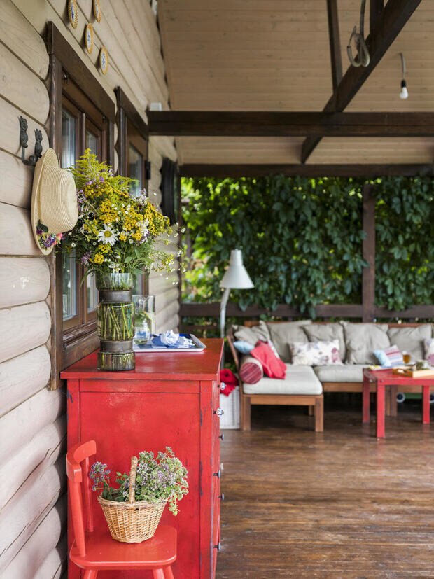 Фотография: Терраса в стиле Прованс и Кантри, Винтажный, Дом, Переделка, Дача, как декорировать загородный дом, интерьер дома, дача в русском стиле, интерьер загородного дома, как обустроить загородный дом, как оформить дом, дизайн интерьера загородного дома, как оформить дачный дом, маленький загородный дом, необычный загородный дом, до 40 метров, дизайн загородного дома, дача дизайн, дизайн дачи, дизайн дачного дома, интерьер дачного дома, переделка дачного дома, загородный дом дизайн, ремонт дачи, дом загородный – фото на INMYROOM