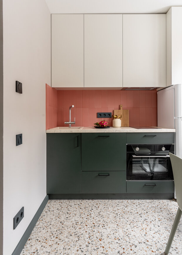 Фотография: Кухня и столовая в стиле Современный, Малогабаритная квартира, Квартира, Проект дня, Москва, Хрущевка, 1 комната, до 40 метров, скандинавский с элементами минимализма, Лидия Непреенко – фото на INMYROOM