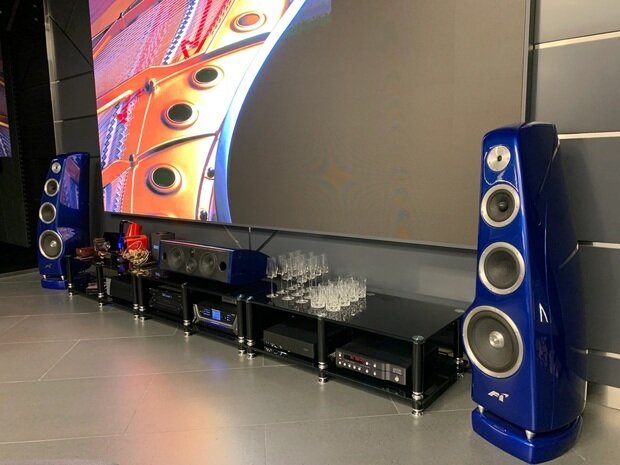 Фото из портфолио Entertainment Area with Dolby Surround 5.1 (upgraded to 7.1) – фотографии дизайна интерьеров на INMYROOM
