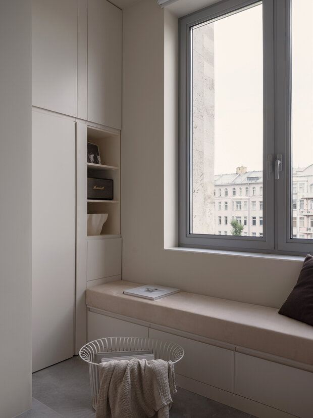 Фотография: Спальня в стиле Современный, Минимализм, Квартира, Проект дня, Москва, Кирпичный дом, 3 комнаты, Более 90 метров, Патриаршие пруды – фото на INMYROOM