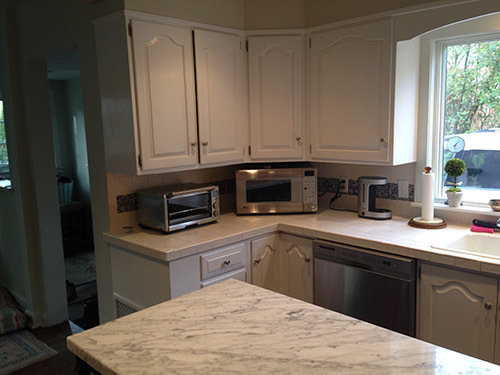 Фотография: Кухня и столовая в стиле Современный, Классический, Эклектика, Декор интерьера, Квартира, США, Интерьерный стиль, Дизайн интерьера, Декор, Белый, Переделка, Ремонт, Серый, ИКЕА, паркет, отделка, отделка пола, косметический ремонт, экспресс-ремонт – фото на INMYROOM Фотография: Кухня и столовая в стиле Современный, Классический, Эклектика, Декор интерьера, Квартира, США, Интерьерный стиль, Дизайн интерьера, Декор, Белый, Переделка, Ремонт, Серый, ИКЕА, паркет, отделка, отделка пола, косметический ремонт, экспресс-ремонт – фото на INMYROOM