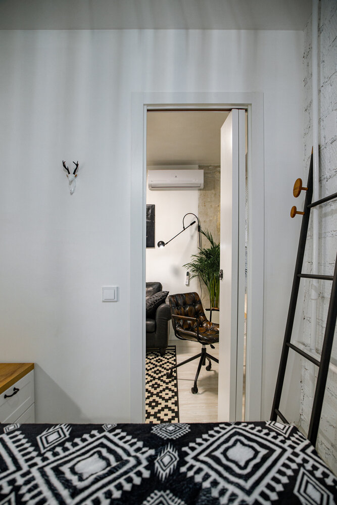 Фотография: Спальня в стиле Скандинавский, Лофт, Малогабаритная квартира, Квартира, Проект недели, Москва, Хрущевка, Кирпичный дом, 2 комнаты, до 40 метров, Павел Фотеев – фото на INMYROOM Фотография: Спальня в стиле Скандинавский, Лофт, Малогабаритная квартира, Квартира, Проект недели, Москва, Хрущевка, Кирпичный дом, 2 комнаты, до 40 метров, Павел Фотеев – фото на INMYROOM