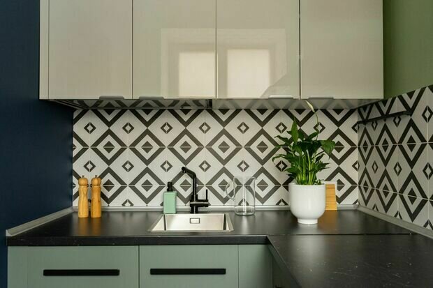 Фотография: Кухня и столовая в стиле Скандинавский, Современный, Малогабаритная квартира, Квартира, Студия, Проект недели, Москва, Сталинка, Кирпичный дом, до 40 метров, RodenHome, Екатерина Паршинцева – фото на INMYROOM