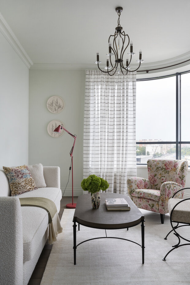 Фотография: Гостиная в стиле Классический, Современный, Эклектика, Квартира, Проект дня, Москва, 2 комнаты, 60-90 метров, современный с элементами классики и роскоши – фото на INMYROOM