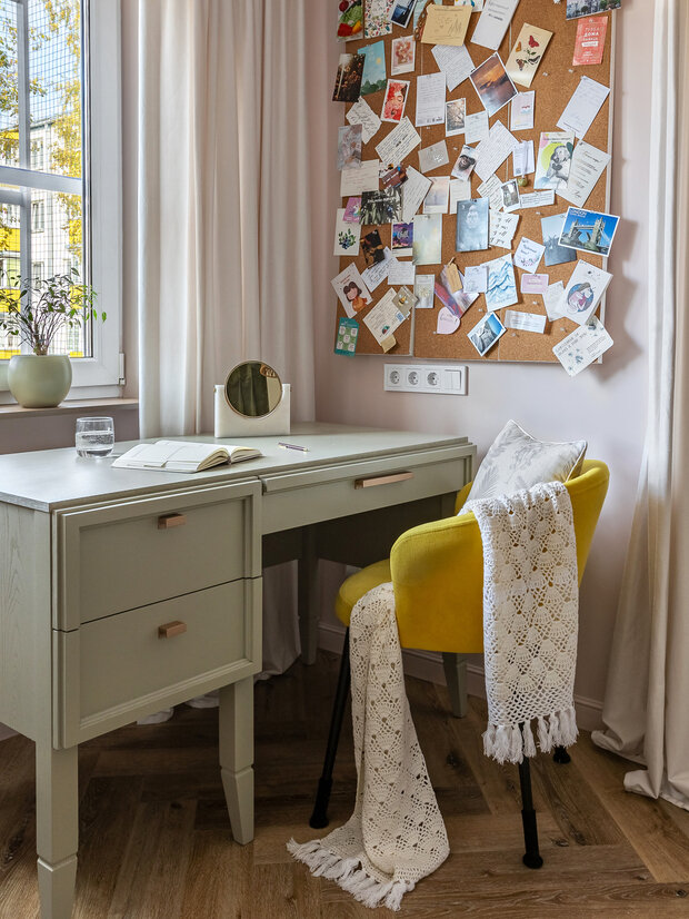 Интерьер кабинета в скандинавском стиле с элементами эко