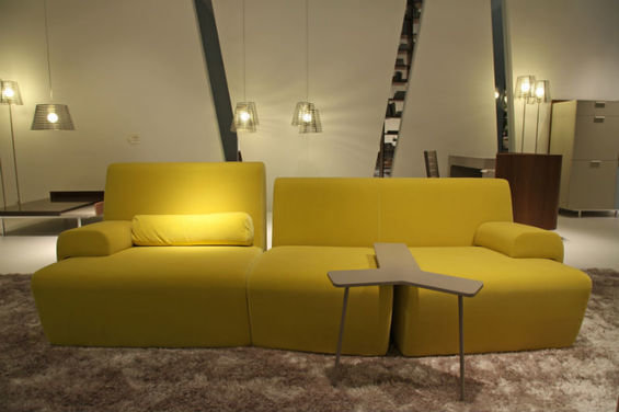 Фотография: Гостиная в стиле Минимализм, Индустрия, События, Маркет, Мягкая мебель, Светильники, Ligne Roset – фото на INMYROOM