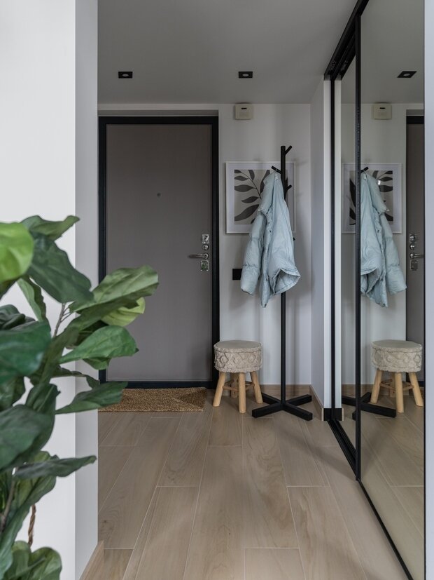 Фотография: Прихожая в стиле Скандинавский, Современный, Малогабаритная квартира, Квартира, Студия, Проект недели, Санкт-Петербург, Монолитный дом, до 40 метров, Look Like Design, Наталия Лукьянчикова – фото на INMYROOM