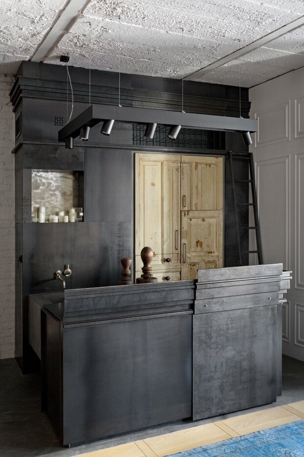 Фотография: Кухня и столовая в стиле Лофт, Эклектика, Винтажный, Квартира, Проект дня, Москва, Кирпичный дом, 3 комнаты, 60-90 метров, Петр Григораш – фото на INMYROOM