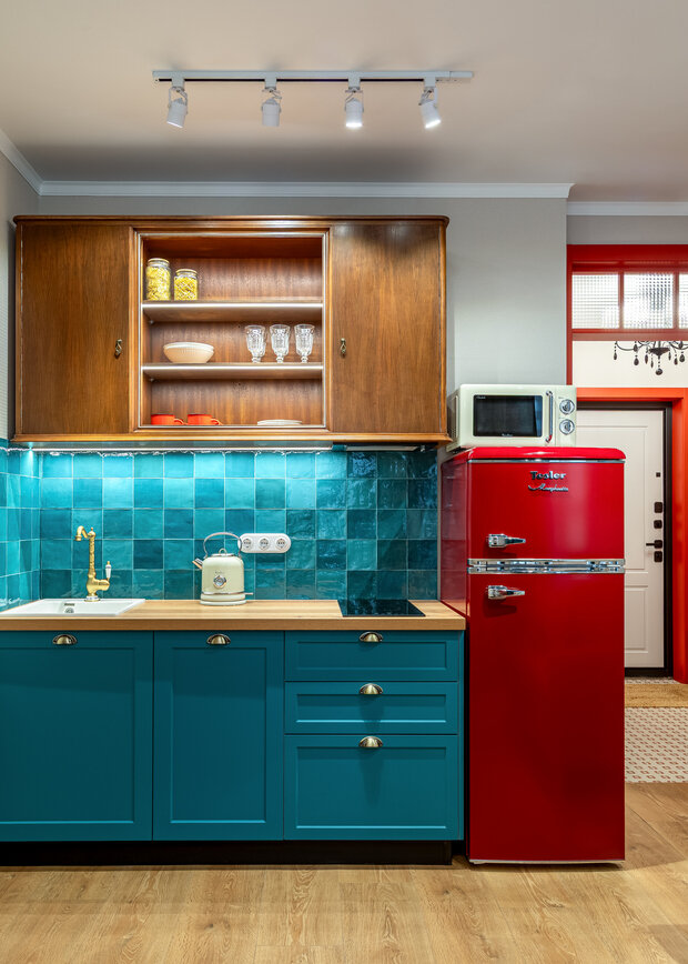 Фотография: Кухня и столовая в стиле Современный, Малогабаритная квартира, Квартира, Студия, Проект дня, Москва, до 40 метров, малогабаритки, современный с элементами ретро, фото интерьера, дизайн интерьера фото, Светлана Немцова – фото на INMYROOM