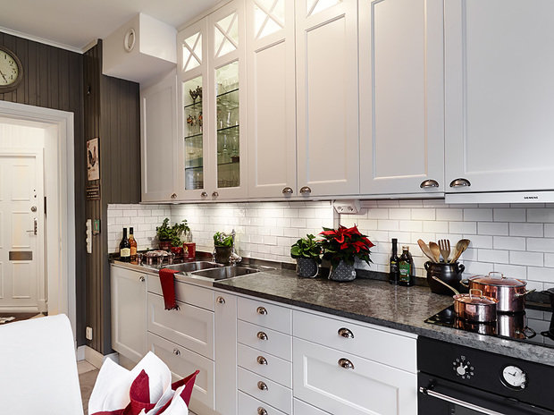 Фотография: Кухня и столовая в стиле Скандинавский, Малогабаритная квартира, Квартира, Цвет в интерьере, Дома и квартиры, Белый, Гетеборг, 2 комнаты, 40-60 метров – фото на INMYROOM