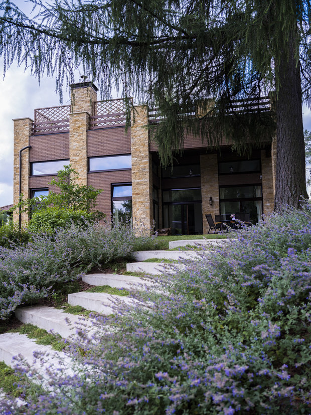 Фото из портфолио Загородный дом в стиле русской усадьбы и mid-century modern – фотографии дизайна интерьеров на INMYROOM