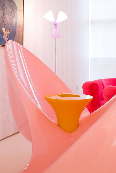 Фотография: Мебель и свет в стиле Хай-тек, Квартира, Дома и квартиры, Обои, Нью-Йорк, Карим Рашид, Неон – фото на INMYROOM