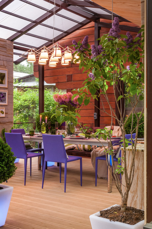 Фотография: Кухня и столовая в стиле Современный, Эко, Прованс и Кантри, Эклектика, MW-LIGHT, Мебель и свет, Терраса, Белый, Дача, Зеленый, Бежевый, Коричневый, Подмосковье, Дом и дача, Фундэкс, Еврогриль, Степан.Ру, Малаховка, HOROZ Electric, Уютерра, Rondell, Zeta, «Хомгарт», Terradeck, Gliga Stone, НЕОПОРМ, Полигаль Восток, Тамак, ROYS, Роман Белянин, Алексей Жбанко, кашпо с подсветкой, освещение на террасе, облицовка из гибкого камня, потолок из поликарбоната – фото на INMYROOM