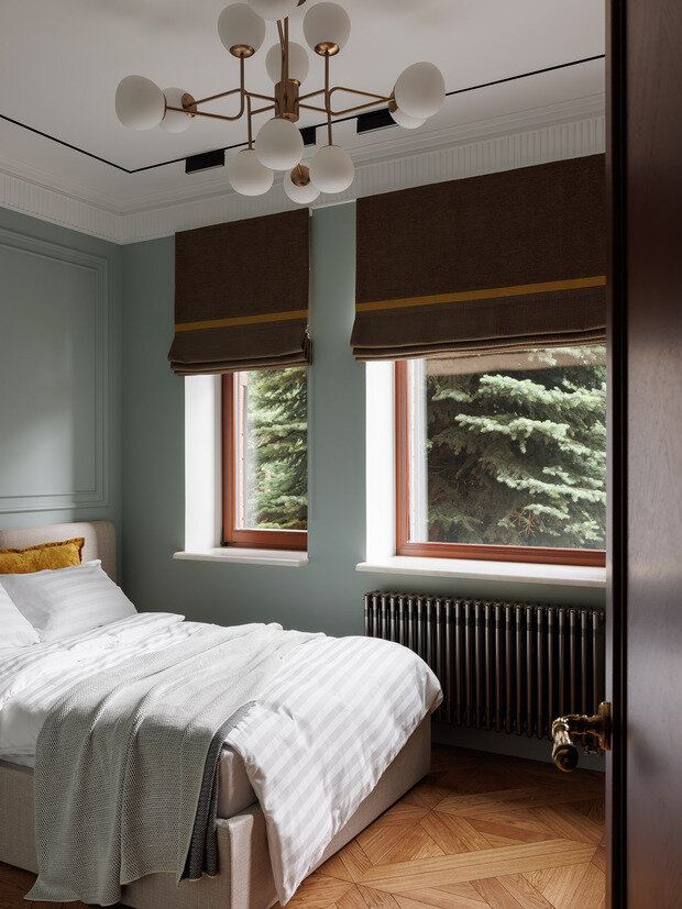 Фотография: Спальня в стиле Классический, Современный, Эклектика, Квартира, Проект дня, Санкт-Петербург, Кирпичный дом, 4 и больше, Более 90 метров, Эксклюзивные проекты, современный с элементами классики и роскоши, Елена Куртина, Жанна Тульнова – фото на INMYROOM