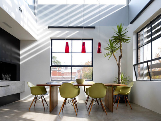 Фотография: Кухня и столовая в стиле Минимализм, Декор интерьера, Декор дома, Цвет в интерьере, Белый, Бассейн – фото на INMYROOM