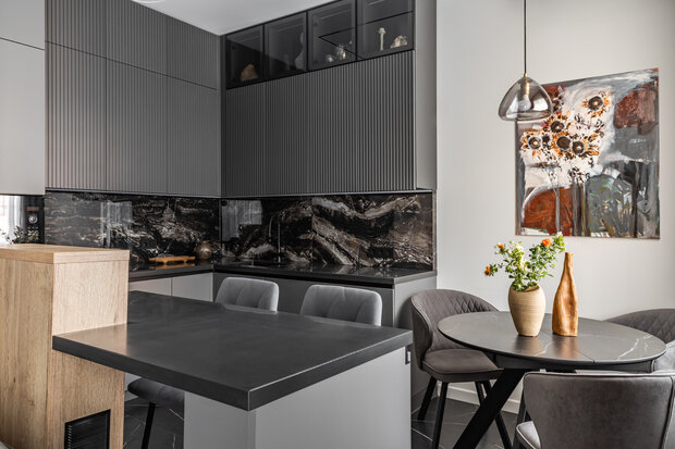 Фотография: Кухня и столовая в стиле Современный, Эклектика, Квартира, Проект дня, Москва, Сталинка, 3 комнаты, 60-90 метров, Карина Алтунина – фото на INMYROOM