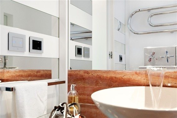 Фотография: Ванная в стиле Скандинавский, Современный, Дом, Цвет в интерьере, Дома и квартиры – фото на INMYROOM