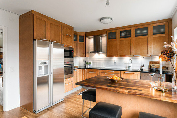 Фотография: Кухня и столовая в стиле Современный, Эко, Скандинавский, Декор интерьера, Дом, Белый, Минимализм, Вилла, Серый, Голубой, Коричневый, 4 и больше, Более 90 метров – фото на INMYROOM