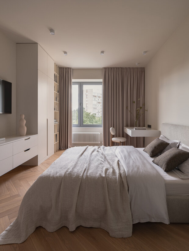Фотография: Спальня в стиле Современный, Минимализм, Квартира, Проект дня, Москва, Кирпичный дом, 3 комнаты, Более 90 метров, Патриаршие пруды – фото на INMYROOM