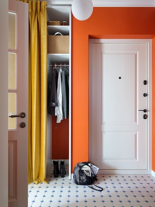 Фотография: Прихожая в стиле Эклектика, Винтажный, Малогабаритная квартира, Квартира, Проект дня, Москва, Монолитный дом, 2 комнаты, 40-60 метров, Маргарита Зенова, современный с элементами классики и минимализмом, М-Бюро, Александра Багрицевич – фото на INMYROOM