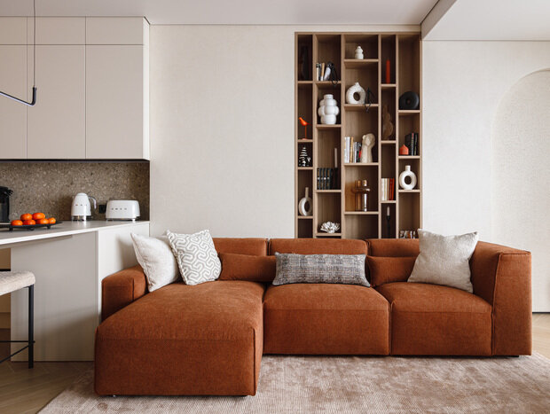 Фотография: Гостиная в стиле Современный, Квартира, Проект дня, Сочи, 2 комнаты, 60-90 метров, современный/минимализм – фото на INMYROOM