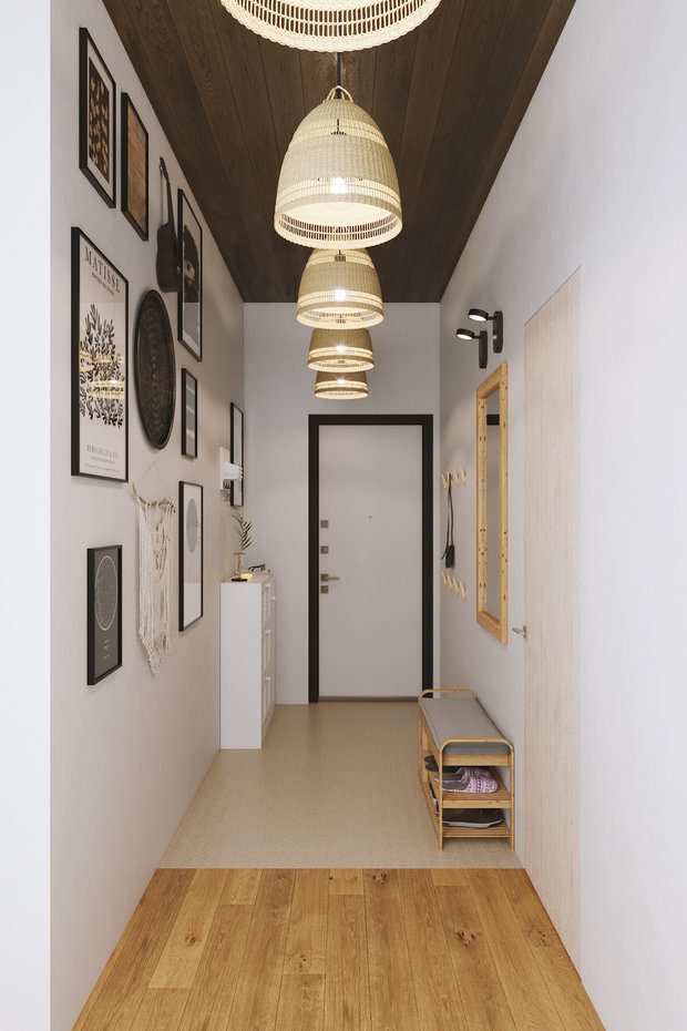 Потолок в прихожей, переходящей в кухню-гостиную, отделали деревянными рейками.