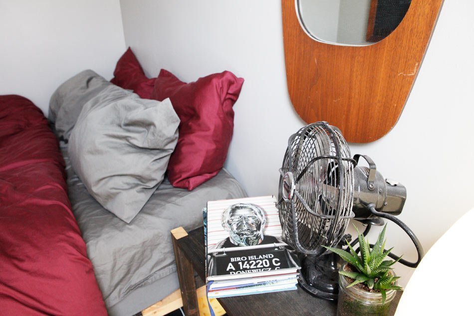 Фотография: Спальня в стиле Современный, Квартира, США, Дома и квартиры, Библиотека – фото на INMYROOM