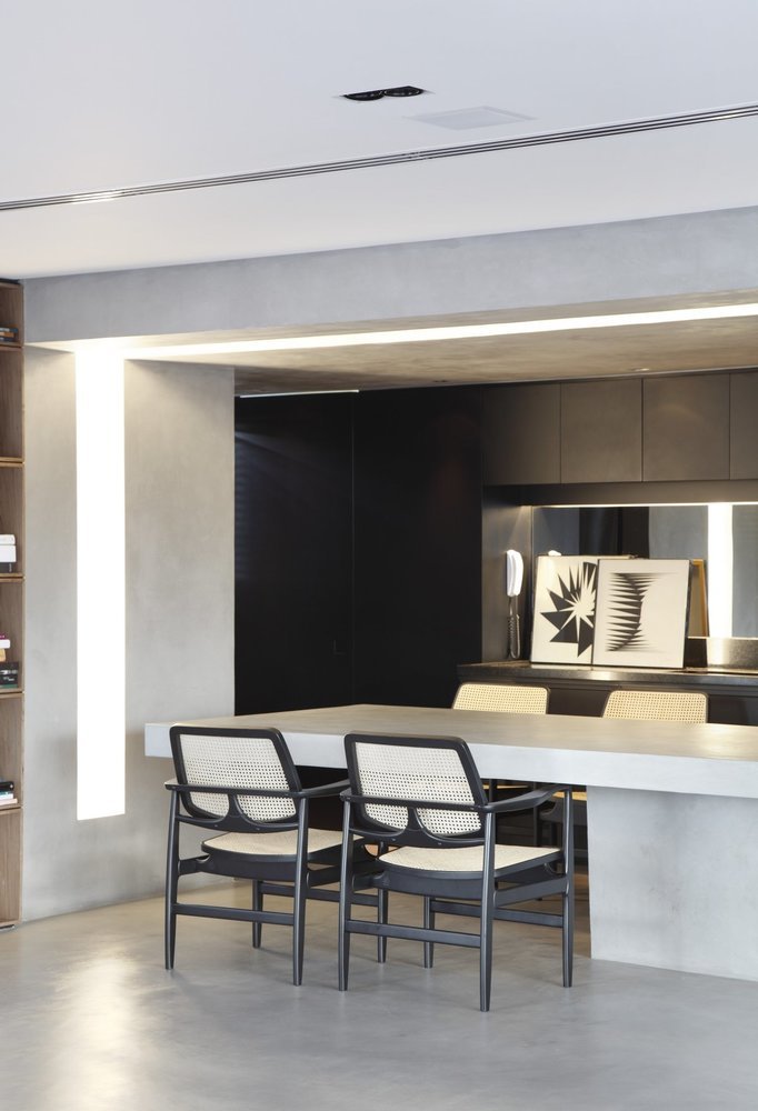 Фотография: Кухня и столовая в стиле Современный, Дом, Цвет в интерьере, Дома и квартиры, Серый, Бразилия, Пол, Сан-Паулу – фото на INMYROOM