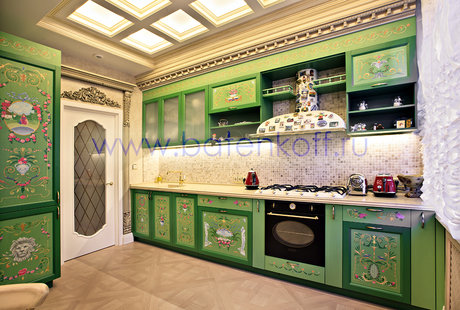 Фото реализованной под ключ кухни в кантри стиле от Батенькофф.