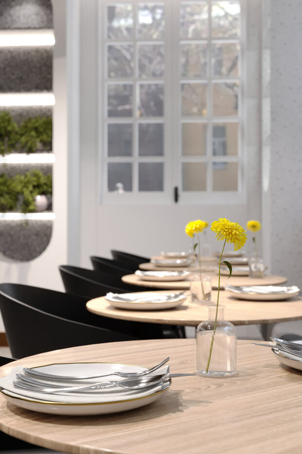 Интерьер кухни и столовой в скандинавском стиле с элементами минимализма
