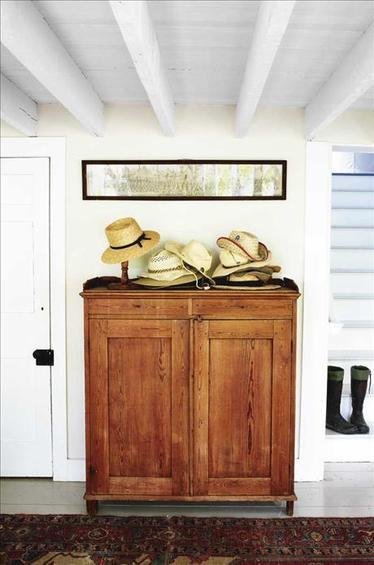 Фотография: Прихожая в стиле Прованс и Кантри, Декор интерьера, Мебель и свет, Шкаф – фото на INMYROOM