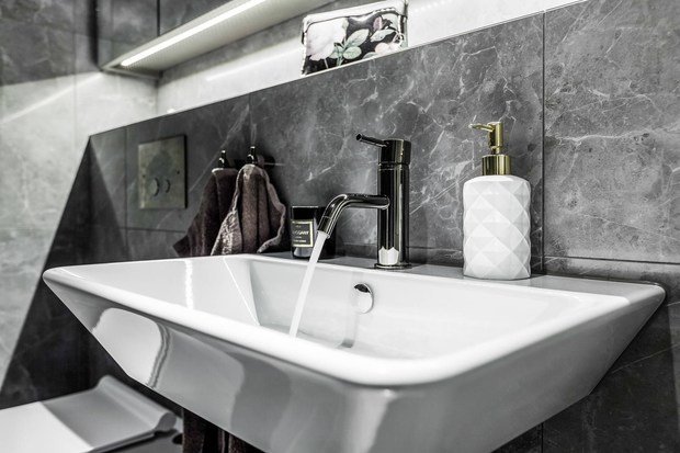 Фотография: Ванная в стиле Скандинавский, Декор интерьера, Малогабаритная квартира, Квартира, Швеция, Серый, идеи для малогабариток, как оформить малогабаритку, дизайн малогабаритки, 1 комната, до 40 метров, энциклопедия_интерьер – фото на INMYROOM