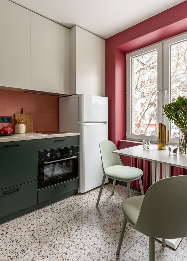 Фотография: Кухня и столовая в стиле Современный, Малогабаритная квартира, Квартира, Проект дня, Москва, Хрущевка, 1 комната, до 40 метров, скандинавский с элементами минимализма, Лидия Непреенко – фото на INMYROOM