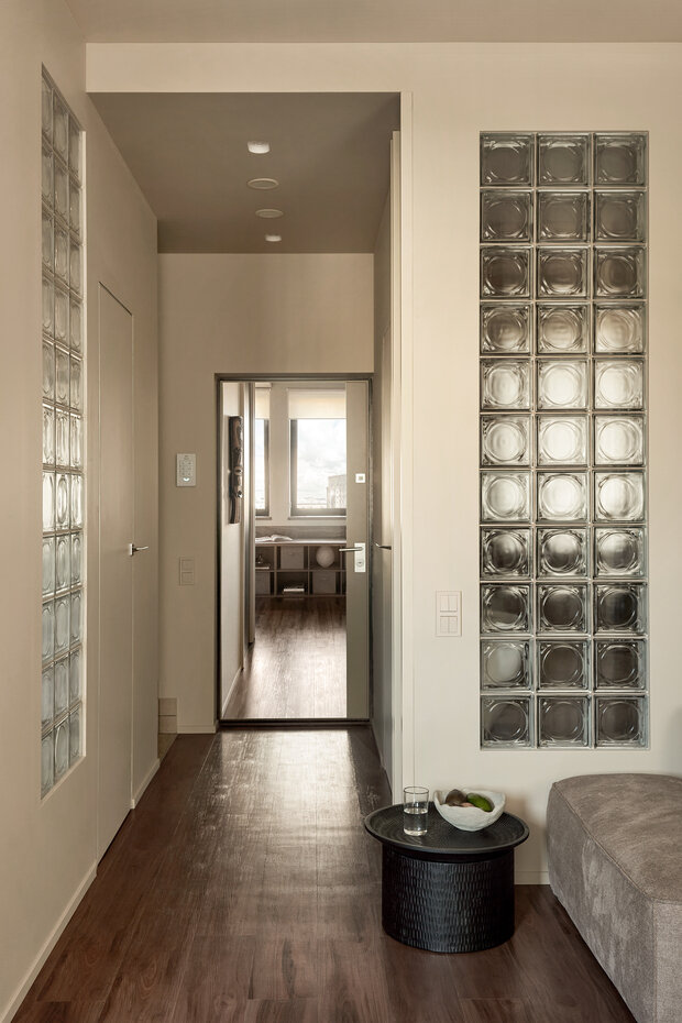 Фотография: Прихожая в стиле Современный, Малогабаритная квартира, Квартира, Проект дня, Москва, 2 комнаты, до 40 метров, Монолитно-кирпичный, Анна Малютина, современный с элементами этники – фото на INMYROOM