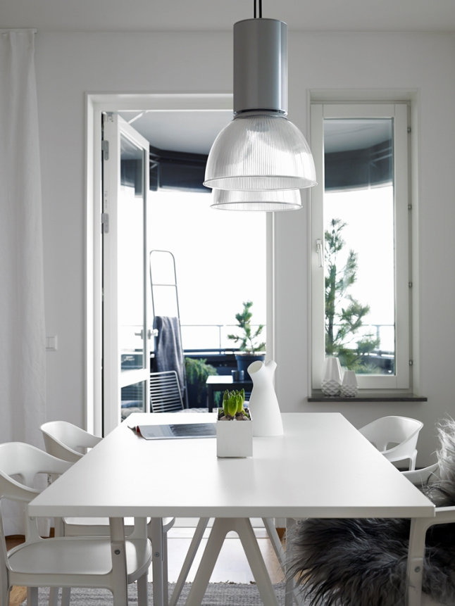 Фотография: Кухня и столовая в стиле Скандинавский, Минимализм, Декор интерьера, Квартира, Аксессуары, Мебель и свет, Белый, Черный – фото на INMYROOM Фотография: Кухня и столовая в стиле Скандинавский, Минимализм, Декор интерьера, Квартира, Аксессуары, Мебель и свет, Белый, Черный – фото на INMYROOM