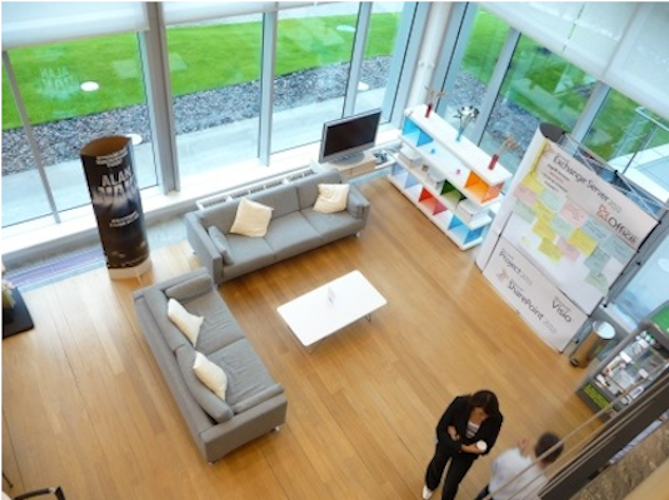 Фотография: Гостиная в стиле Современный, Офисное пространство, Индустрия, Люди – фото на INMYROOM Фотография: Гостиная в стиле Современный, Офисное пространство, Индустрия, Люди – фото на INMYROOM