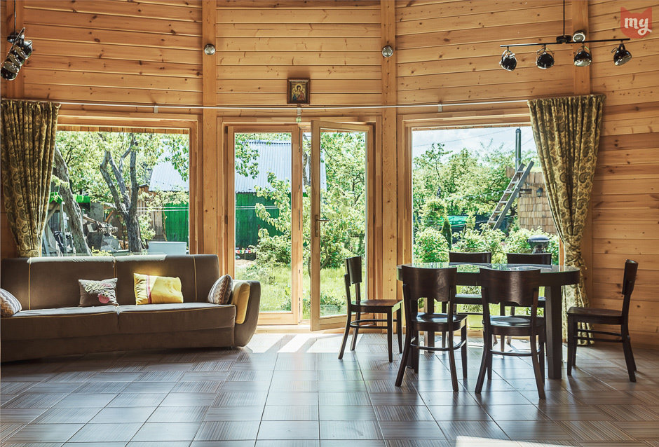 Фотография: Гостиная в стиле Эко, Прованс и Кантри, Современный, Дом, Россия, Проект недели, Дом и дача, Герой InMyRoom, деревянный дом, Королев, каркасный дом, Скайдом.рф, Скайдом – фото на INMYROOM