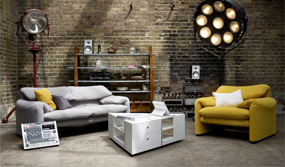 Фотография: Гостиная в стиле Лофт, Современный, Декор интерьера, Мебель и свет – фото на INMYROOM Фотография: Гостиная в стиле Лофт, Современный, Декор интерьера, Мебель и свет – фото на INMYROOM