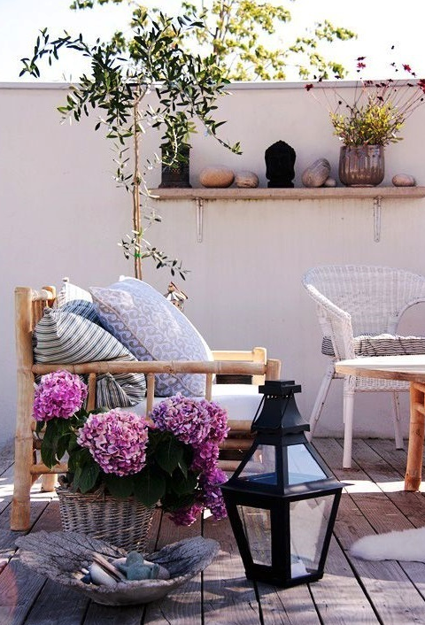 Фотография: Балкон в стиле Скандинавский, Декор интерьера, Квартира, Декор, Советы, как обустроить балкон, балкон в типовой квартире, идеи оформления балкона – фото на INMYROOM