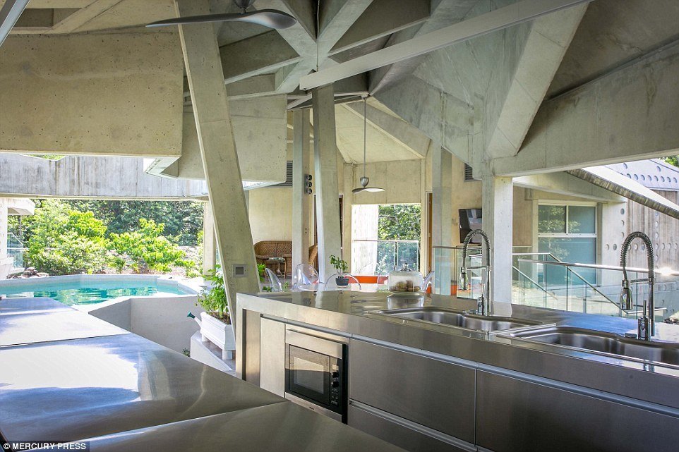 Фотография: Кухня и столовая в стиле Хай-тек, Умный дом, Гид, Roca, Safe Touch, термо-смесители, автономный дом, эко-дом – фото на INMYROOM Фотография: Кухня и столовая в стиле Хай-тек, Умный дом, Гид, Roca, Safe Touch, термо-смесители, автономный дом, эко-дом – фото на INMYROOM