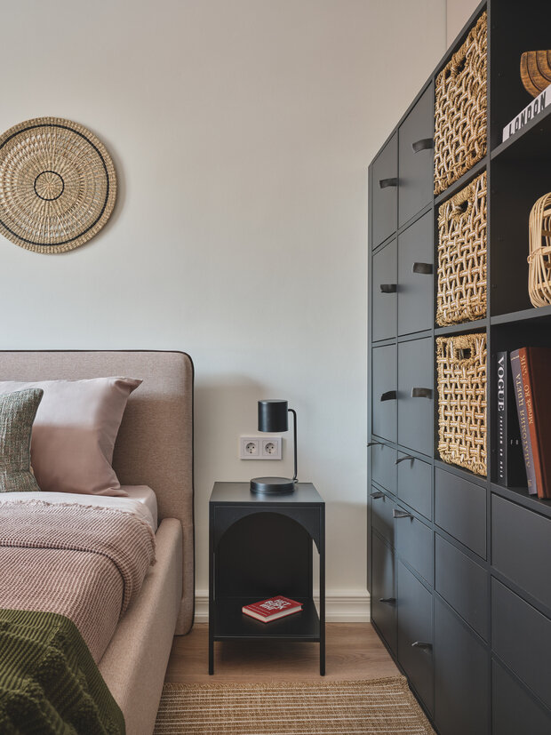 Фотография: Спальня в стиле Современный, Малогабаритная квартира, Квартира, Проект дня, Москва, 1 комната, 40-60 метров, Анна Данилова, современный с элементами эклектики, ЖК «Матвеевский парк» – фото на INMYROOM