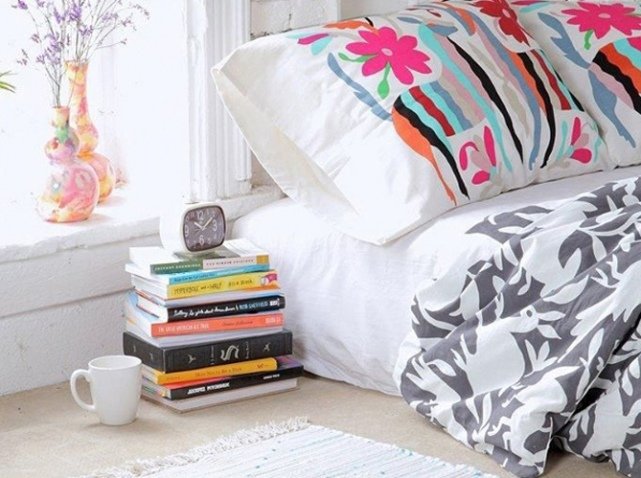 Фотография: в стиле , Спальня, Малогабаритная квартира, Советы, декор маленькой спальни, обустройство маленькой спальни, как сделать маленькую спальню уютной – фото на INMYROOM